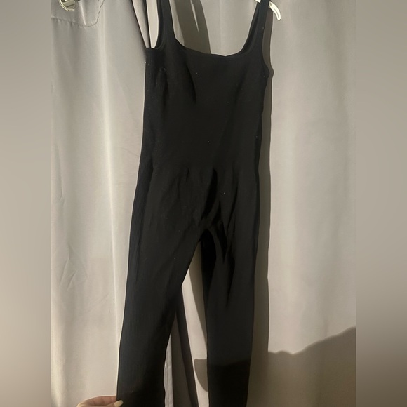 Ribbed Black Sleeveless Jumpsuit - Picture 7 of 8